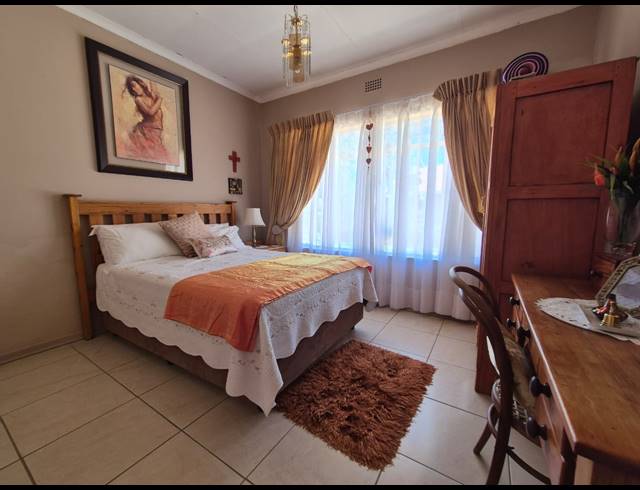 5 BEDROOM HOUSE FOR SALE IN FALCON RIDGE